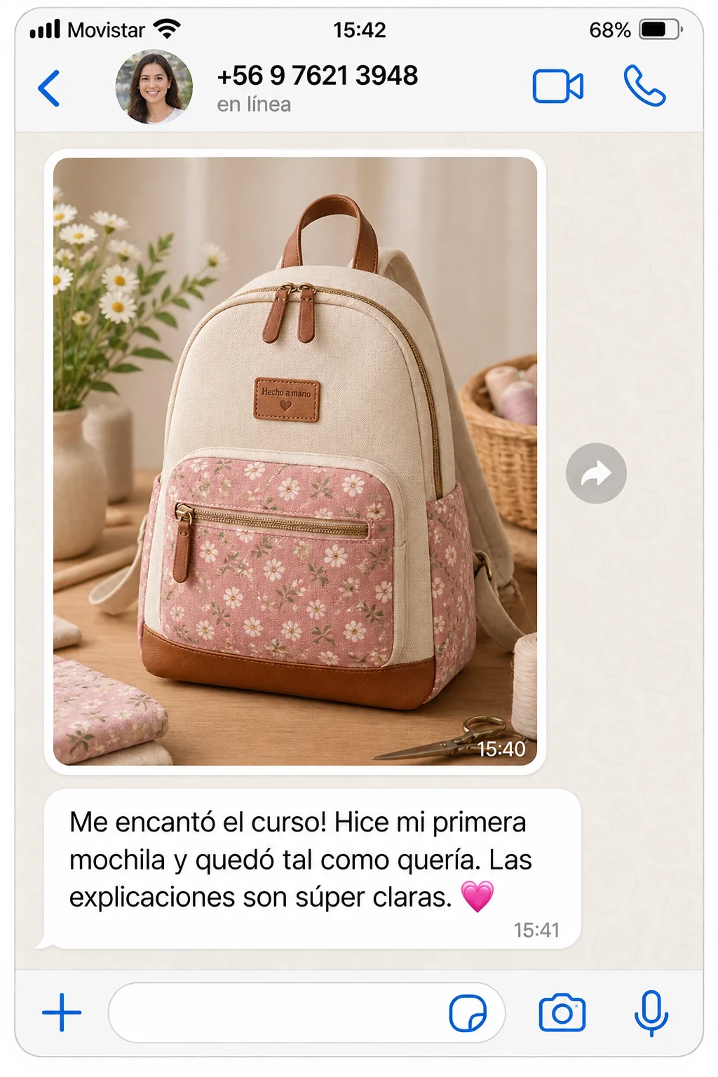 Testimonio de una alumna 2 mostrando el bolso que cosió