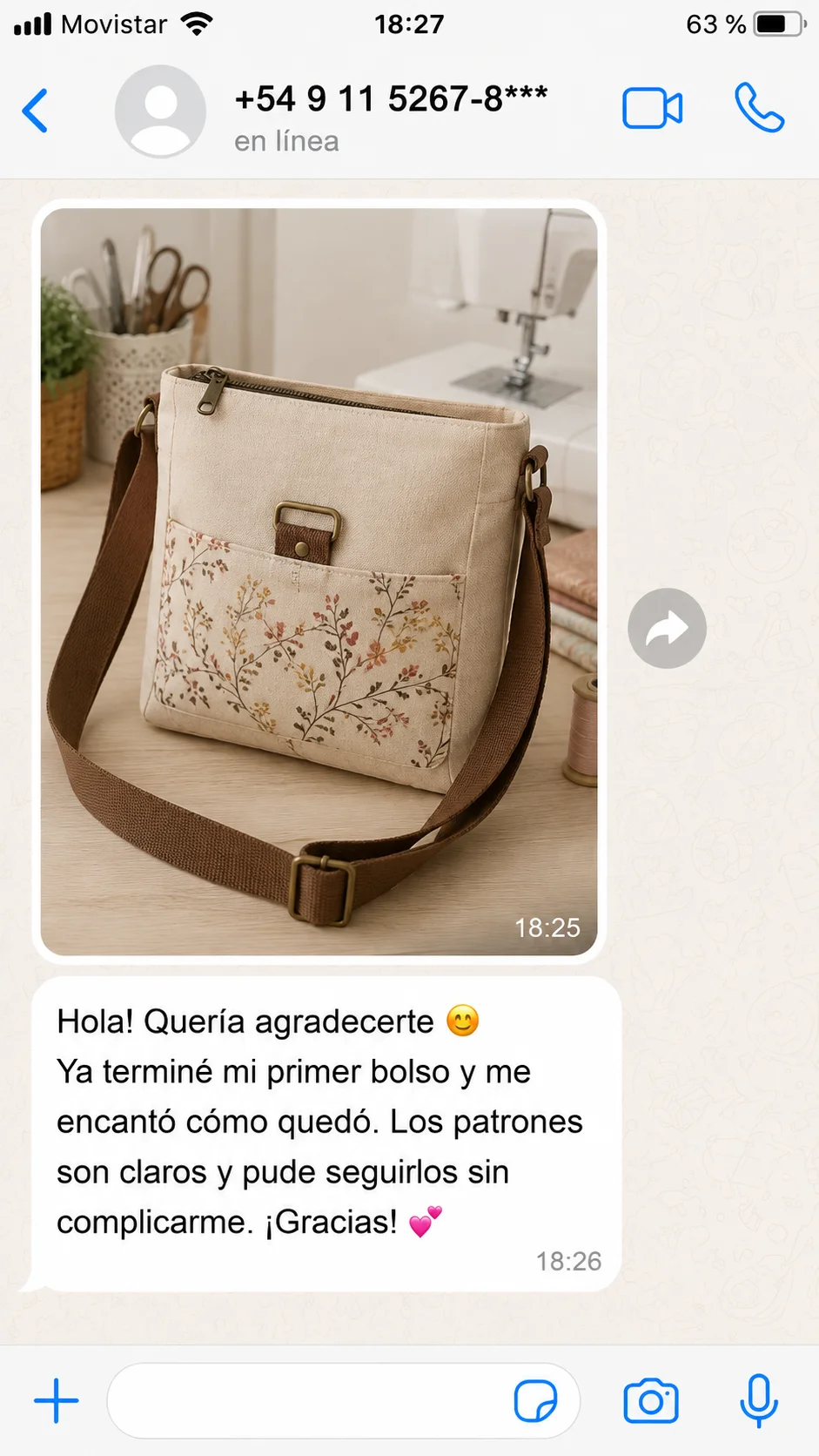 Testimonio de una alumna 3 mostrando el bolso que cosió